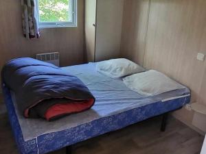 Postel nebo postele na pokoji v ubytování Chalet confortable avec terrasse - 4 personnes - API-1-52-186 + 9 fotografií