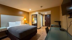 Μια τηλεόραση ή/και κέντρο ψυχαγωγίας στο Redondo Beach Inn-LAX