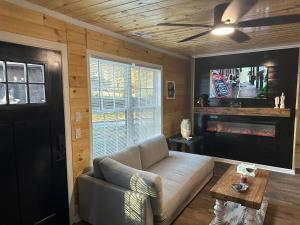 Et opholdsområde på Outdoor Living - Hut Tub - Breakfast - Attractions