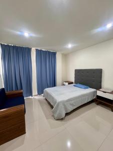 Una televisión o centro de entretenimiento en Hermosa residencia en San Pedro Cholula