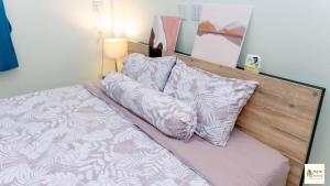 En eller flere senge i et værelse på Privatehouse2bedroom2bathroom3kmfrombeach