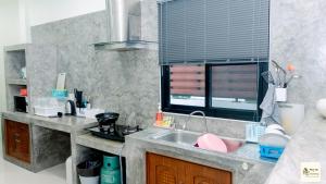 Billede fra billedgalleriet på Privatehouse2bedroom2bathroom3kmfrombeach i Ban Klang