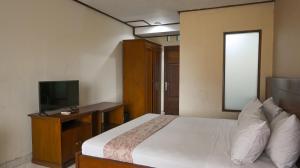 Et tv og/eller underholdning på Mahajaya Hotel Denpasar