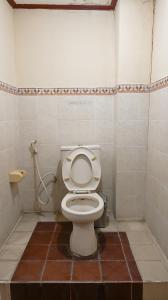 Et badeværelse på Mahajaya Hotel Denpasar