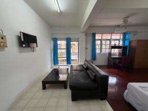 Et tv og/eller underholdning på Canberra Apartment