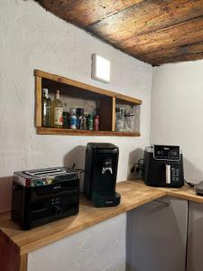 Nhà bếp/bếp nhỏ tại Gemütliches Zuhause über den Dächern der Altstadt