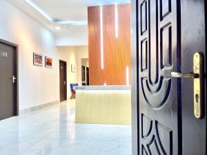 een open deur in een kamer met een hal bij SKY MANSION - Heritage Khmer House in Phnom Penh