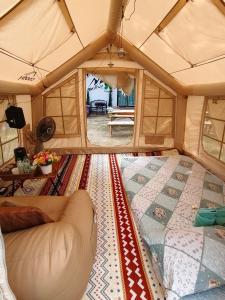 Posezení v ubytování Lhong Luk Khao Camping