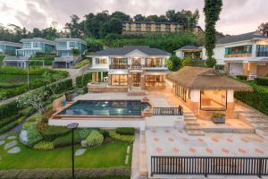 Swimmingpoolen hos eller tæt på Golden Horizon Villa