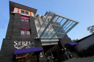 Tampak depan atau pintu masuk Serela Kuta by KAGUM Hotels