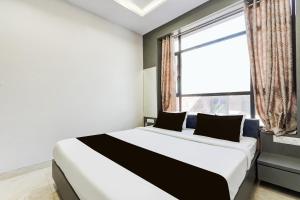 Ένα ή περισσότερα κρεβάτια σε δωμάτιο στο Super Townhouse Jodhpur Clock Tower Formerly Shiv Hari Heritage