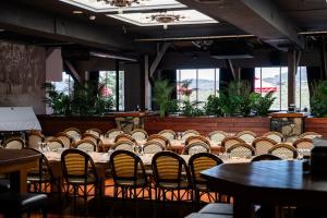 a row of tables and chairs in a restaurant at Lake Jindabyne Hotel in Jindabyne