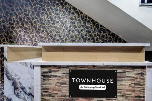 Un certificat, premiu, logo sau alt document afișat la Super Townhouse Sheesh Mahal Farrukh Nagar