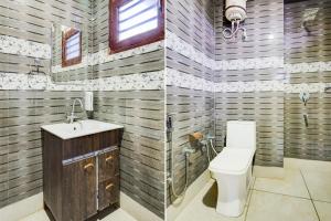 O baie la Super Townhouse Sheesh Mahal Farrukh Nagar