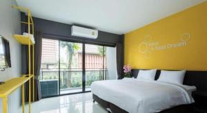 Giường trong phòng chung tại Seven bee boutique hotel
