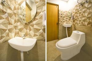 Dos imágenes de un baño con inodoro y lavabo. en Collection O Kollur Prime Arena Formerly Hotel Krishna, en Kundakal