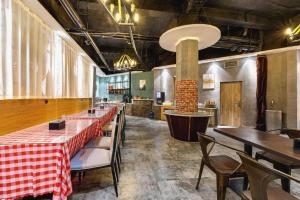 Εστιατόριο ή άλλο μέρος για φαγητό στο James Joyce Coffetel Qufu Tourist Center Gulou Street Sankong Scenic Spot