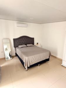 En eller flere senge i et værelse på Casa en San Miguel