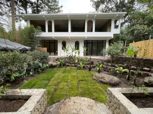 Imagen de la galería de The Hidden Garden Apartments, en San Marcos La Laguna