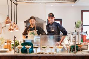 エールヴァルトにあるHotel Tirolerhof - Familotel Zugspitzeの二人立ち台所 +124枚の写真