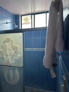 a bathroom with a octopus painted on the shower door at Hostal Insular in Puerto Villamil
