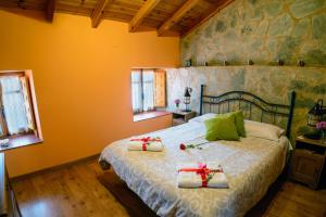En eller flere senger på et rom på Casa Rural Entre Valles
