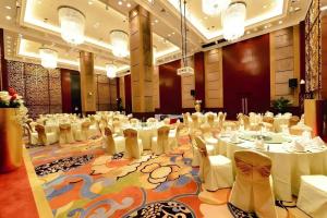 Restaurace v ubytování Balan International Hotel + 181 fotografií