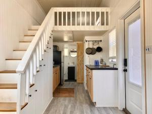 Kuchyň nebo kuchyňský kout v ubytování CampTinyHomes