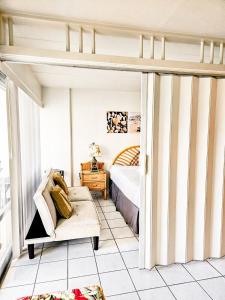 En eller flere senge i et værelse på Waikiki ilikai Tower with Parking option + 23 billeder