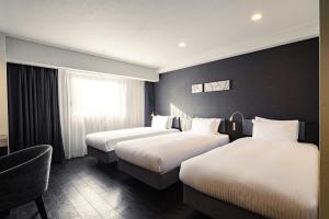Ένα ή περισσότερα κρεβάτια σε δωμάτιο στο HOTEL AMANEK Osaka Namba