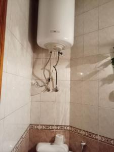 Ένα μπάνιο στο Просторная, двухкомнатная квартира в престижном районе города Баку