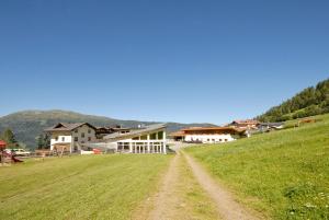 Gallery image of Sonneck Ferienhaus & Gruppenhaus 1450m am Hochzeiger im Pitztal in Jerzens