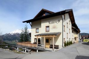 Gallery image of Sonneck Ferienhaus & Gruppenhaus 1450m am Hochzeiger im Pitztal in Jerzens +90 photos