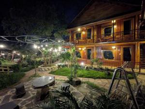 En have udenfor Homely House Bảo Lộc