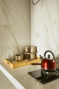 Příslušenství pro přípravu čaje a kávy v ubytování Parama Bromo Hotel