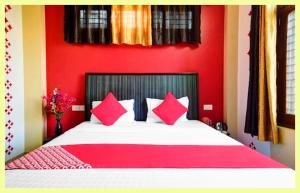 En eller flere senge i et værelse på The Villa Rewa MP