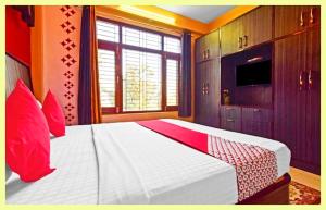 En eller flere senge i et værelse på The Villa Rewa MP