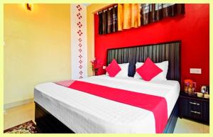 En eller flere senge i et værelse på The Villa Rewa MP