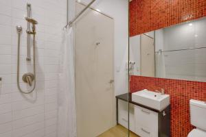 Et badeværelse på Little Wallaby Retreat + 11 billeder