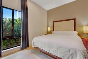 En eller flere senge i et værelse på Little Wallaby Retreat