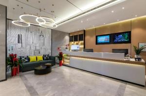 TV a/nebo společenská místnost v ubytování City Comfort Inn Wuhan Jindi Plaza Luojiagang Metro Station