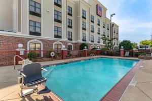 Bazén v ubytování Comfort Suites Southaven - Memphis South nebo v jeho okolí