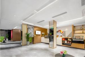 El lobby o recepción de Borrman Hotel Guilin Two Rivers and Four Lakes Beiji Plaza