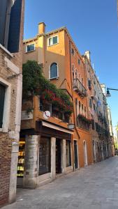 a building with flowers on the side of a street at B&B Beroni a Venezia in Venice