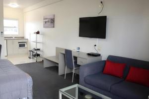 Кухня или мини-кухня в Hawera Central Motor Lodge
