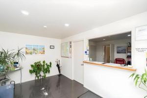 Лобби или стойка регистрации в Hawera Central Motor Lodge