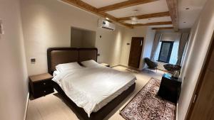a bedroom with a white bed in a room at Bait Falaj Al Misfah Hospitality in Misfāh +46 photos