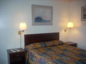 Gallery image of Economy Inn Seaside in Seaside