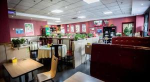 Un restaurant sau alt loc unde se poate mânca la GreenTree Inn Luoyang Zhongzheng Street Express Hotel +75 fotografii