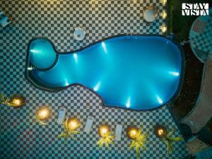 Swimmingpoolen hos eller tæt på StayVista at Saya Infinity with Pool, Lawn